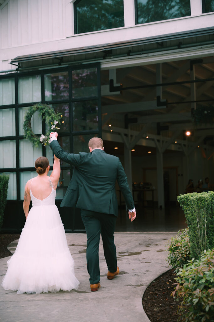 Tags Photography captures a rainy Spring Wedding at Meadows at Mossy Creek.