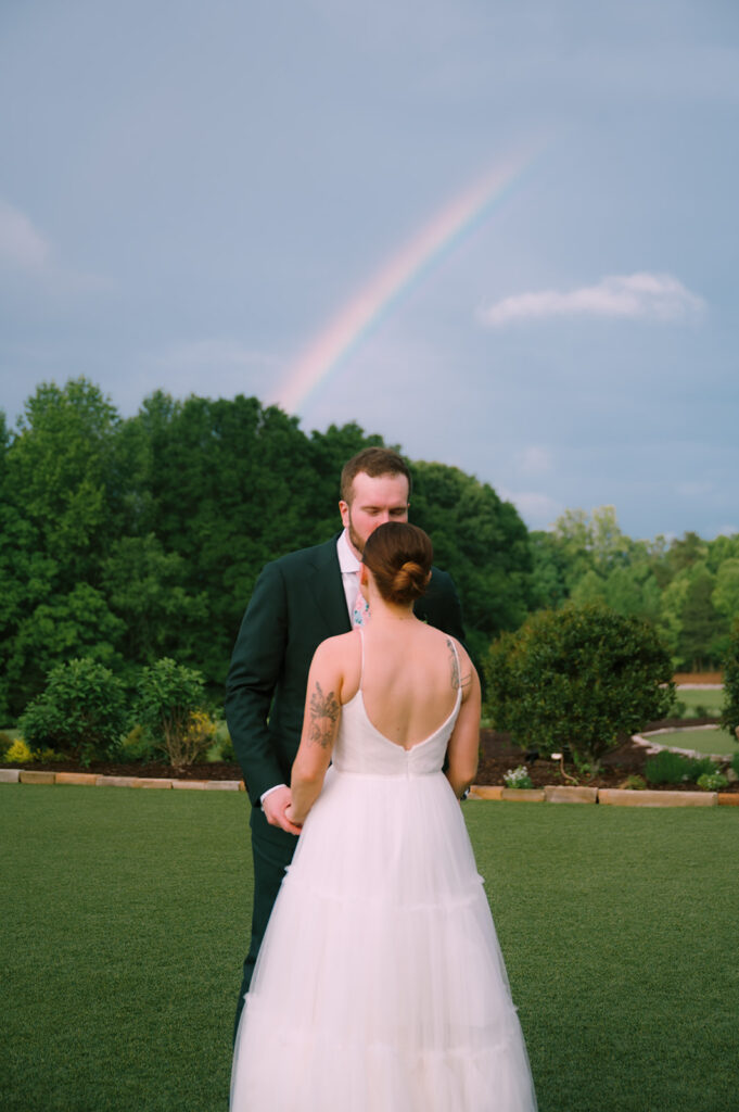 A Spring wedding at Meadows at Mossy Creek captured by Tags Photography